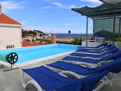 PoolOfHouse