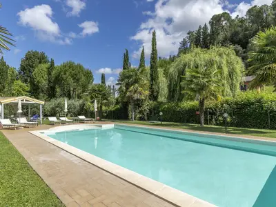 PoolOfHouse