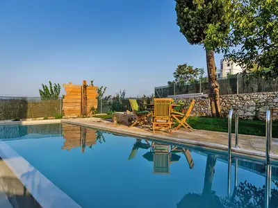 PoolOfHouse