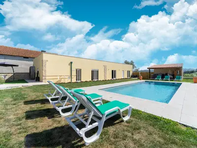 PoolOfHouse