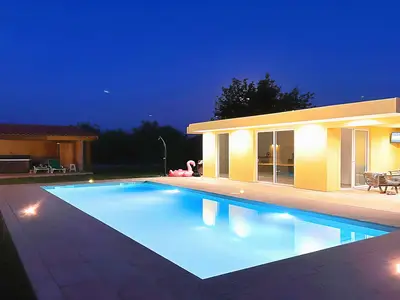 PoolOfHouse