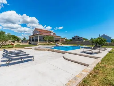 Ferienhaus für 7 Personen in Rastane 1/10