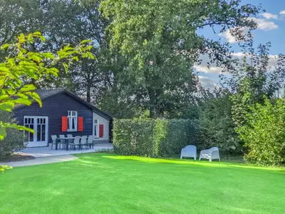 Außenseite Ferienhaus [Sommer]
