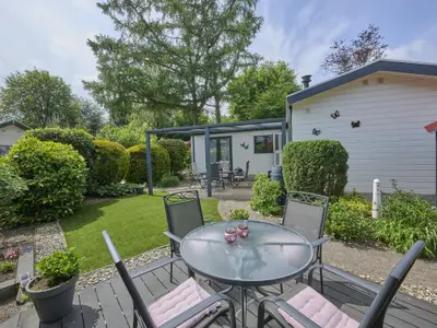 Außenseite Ferienhaus [Sommer]