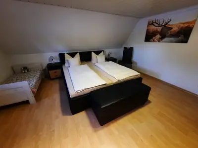 Doppelzimmer 1.OG mit Kinderbett