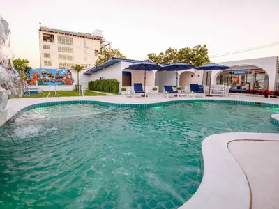 PoolOfHouse