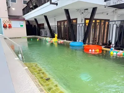 PoolOfHouse