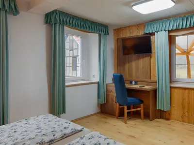 2. Schlafzimmer mit zwei Betten