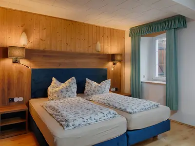 1. Schlafzimmer mit zwei Betten