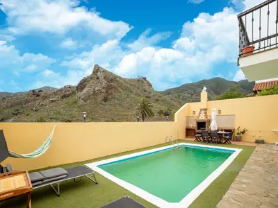 PoolOfHouse