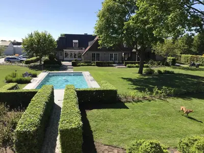 PoolOfHouse