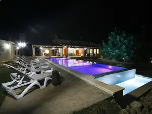PoolOfHouse