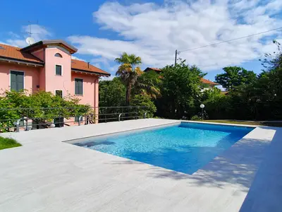 PoolOfHouse