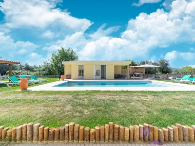 PoolOfHouse