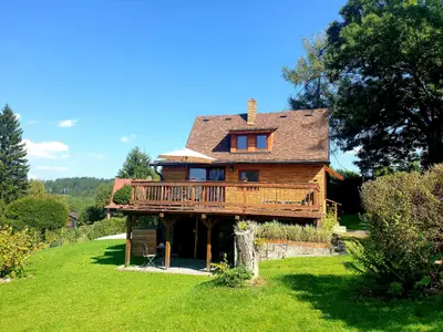 weitläufiges Grundstück rund um das Haus