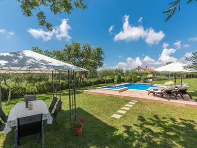 Ferienhaus für 6 Personen (120 m²) in Radetići 8/10