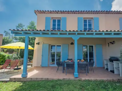 Außenseite Ferienhaus [Sommer]