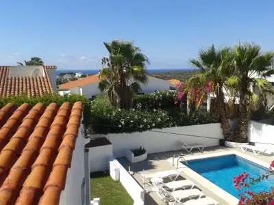 Direkte Umgebung des Objekts. unverbauter Landblick und Meer am Horizont