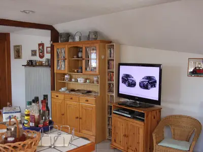 Teil des Wohnzimmers mit Fernseher