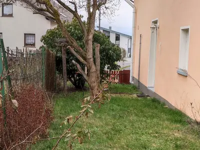 Seitenblick auf den Garten