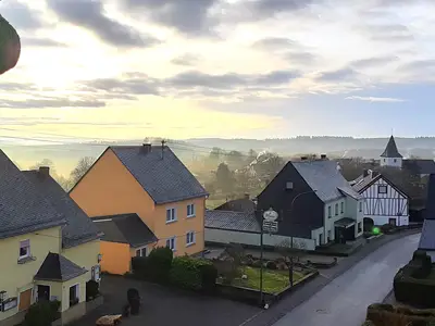 Blick über die Dorfstraße