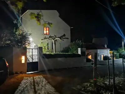 Frontansicht, rechts im Bild Spiti Louloudia (Objekt-Nr. 222148)