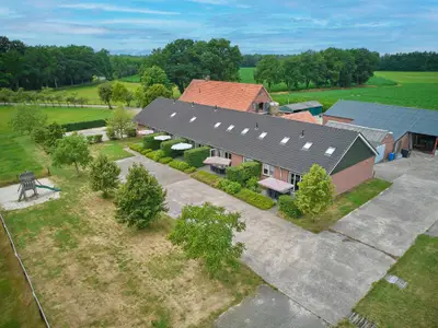 Außenseite Ferienhaus [Sommer]