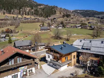 1_Charlet_Bergblick_Drone © Mathias Prägant