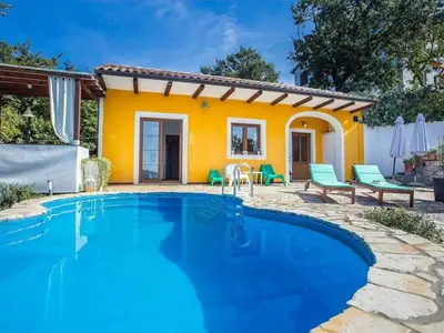 PoolOfHouse
