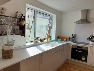 Lassen Sie Licht herein, während Sie kochen und entspannen
