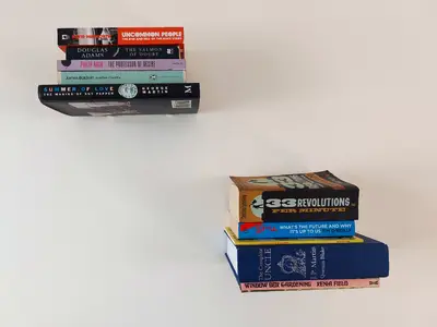 Schnapp dir ein Buch, gieße dir Tee ein und entspanne dich