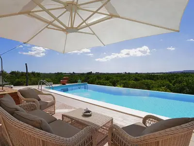 PoolOfHouse