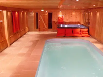 PoolOfHouse