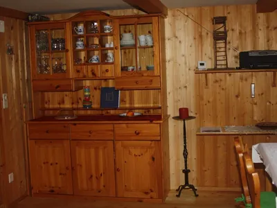 Stube (Esszimmer) mit ausziehbarem Tisch für 6 Personen