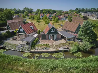 Außenseite Ferienhaus [Sommer]