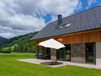 Außenseite Ferienhaus [Sommer]