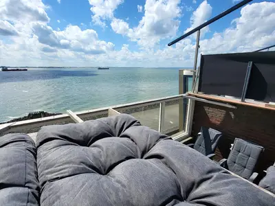 Über der Dachterasse befindet sich eine Sonnenterrasse für 2/3 Personen, mit herrlichem Ausblick!!