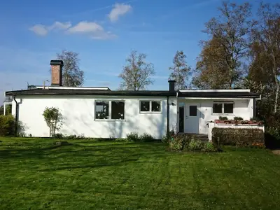 Außenansicht des Gebäudes. Vorderansicht