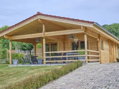 Außenseite Ferienhaus [Sommer]