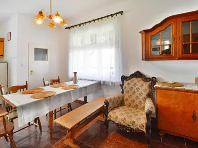 DiningRoom