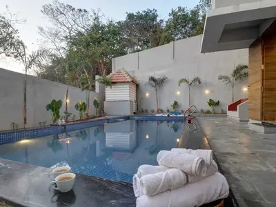 PoolOfHouse
