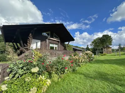 Außenseite Ferienhaus [Sommer]