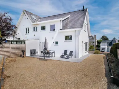 Außenseite Ferienhaus [Sommer]