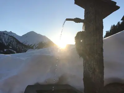 Quellwasser vorm Haus