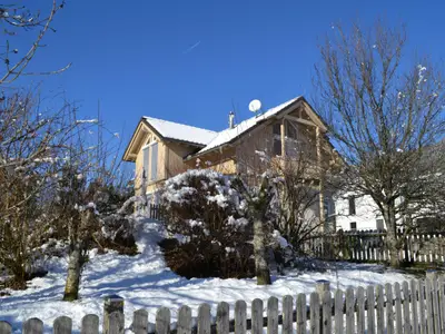 Außenseite Ferienhaus [Winter]