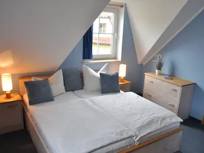 Schlafzimmer mit Doppelbett