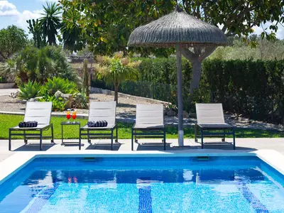 Finca Oliveres Sonnenliegen für jeden