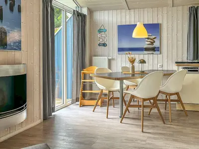 Wohnzimmer mit Blick auf Essbereich