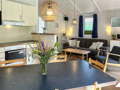 Essbereich mit Blick zum Sofa