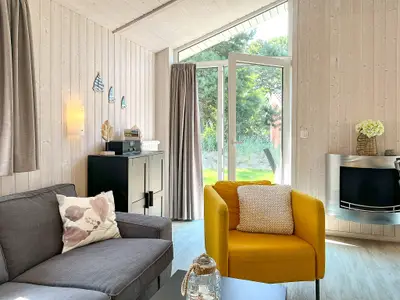 Wohnzimmer mit Blick zur Terrasse